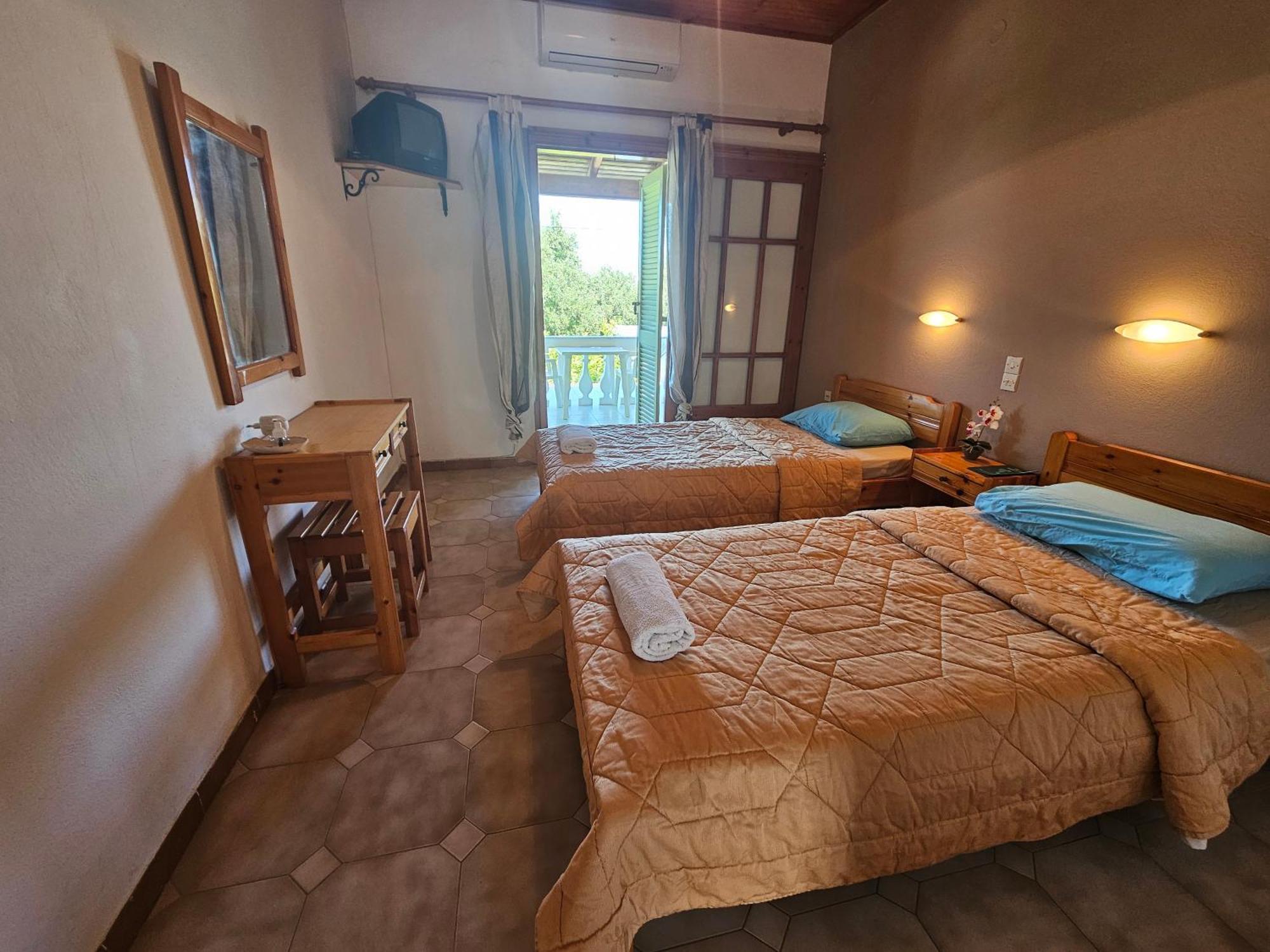Joanna Studios -Apartment Acharavi  Room photo